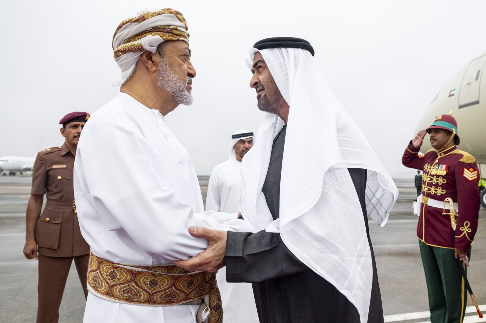 UAE President Arrives in Oman for a Fraternal Visit - UAE