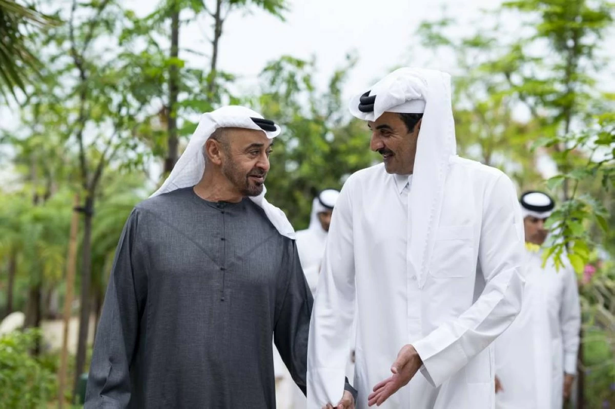 UAE President Receives Emir of Qatar on Fraternal Visit to Discuss Regional Developments