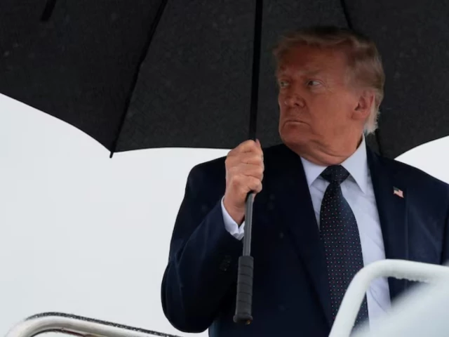 us president donald trump looks on as he boards air force one en route to morristown airport in morristown new jersey at joint base andrews maryland us may 22 2026 photo reuters file