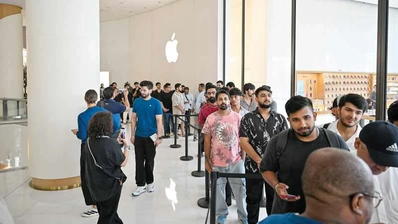 Consumers confirmed that they made sure to complete pre-orders and come to the store early, in order to ensure they received the new phones as soon as they were released. Picture credit: Ashok Verma